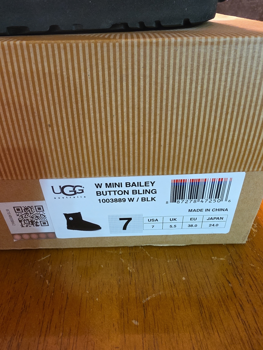 UGG Mini Bailey Button Bling Womens Boots Black Suede Sherpa 7 EUC Read - Picture 3 of 8